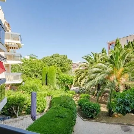 וילה Elegant Villa With Pool Near The Heart Of Saint-Tropez *